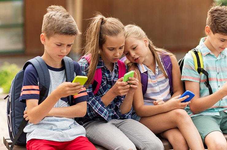 «Уткнись в смартфон!»: ученые наконец-то разрешили детям гаджеты