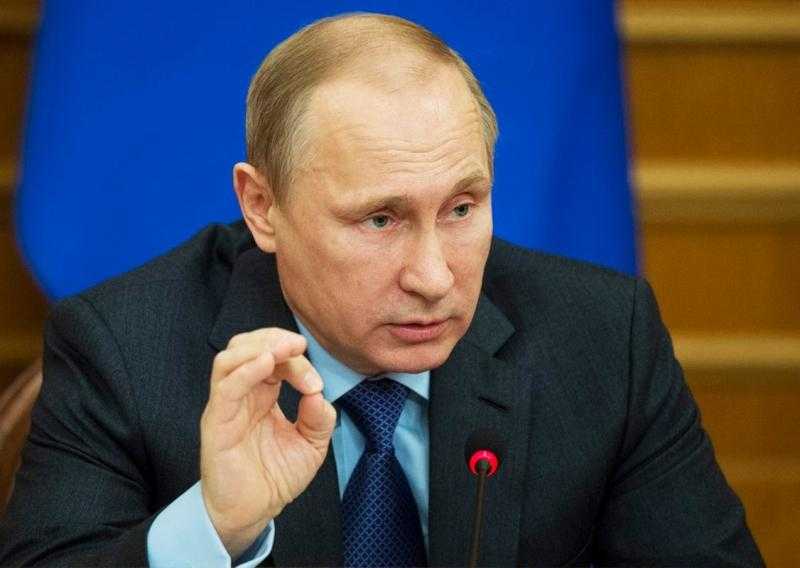Путин рассказал о “мотивирующей” зарплате для медиков