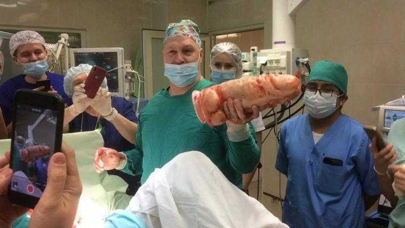 Хирургам сделали выговор за фото с секс-игрушкой