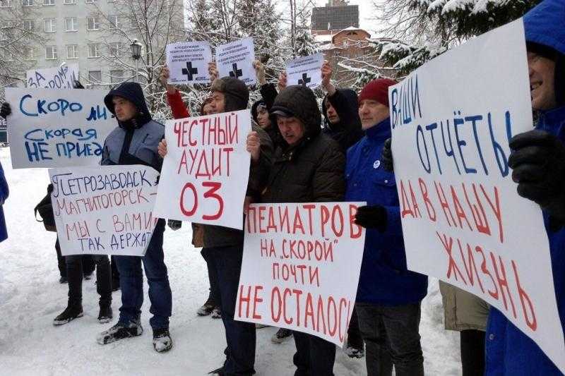 Новосибирские сотрудники «скорой» потребовали повысить зарплаты