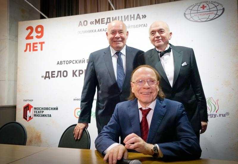 АО «Медицина» отметила свое 29-летие премьерным моноспектаклем Эдварда Радзинского «Дело Кремлевских врачей»