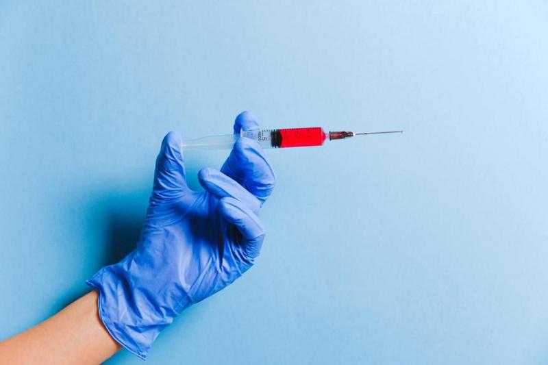 Вакцина от коронавируса: насколько безопасна, кто контролирует и какие могут быть осложнения