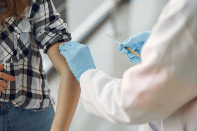 Прививка от гриппа: принцип, побочные эффекты и возможные осложнения