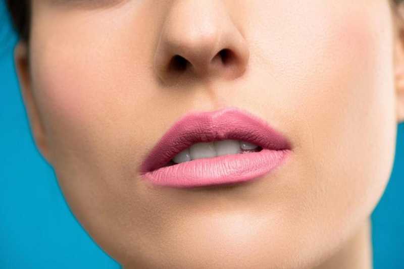 Коррекция носа с помощью филлеров: преимущества и риски модной процедуры