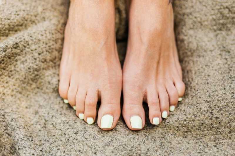 Вросшие ногти на ногах: кто в зоне риска и как избежать операции