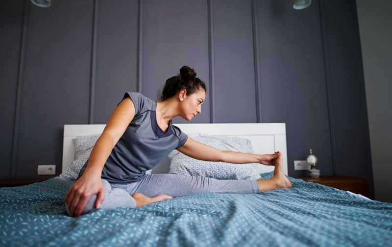 
            Йога перед сном: 5 асан йоги для здорового сна          