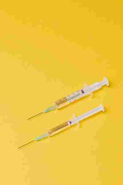 5 главных мифов о вакцинации против COVID-19 с комментариями экспертов