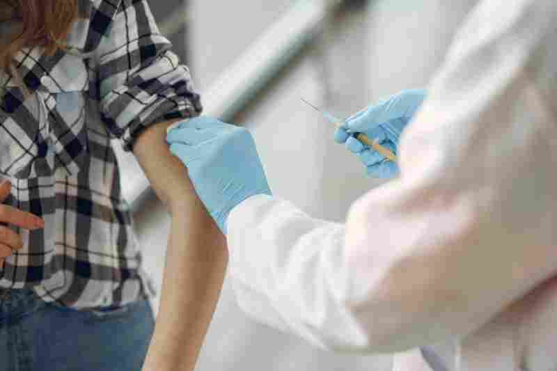 5 острых вопросов, которые остались у вас после вакцинации: мнение эксперта