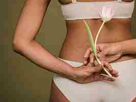 Не нарушить баланс: безопасны ли спринцовки, гели и салфетки для интимной гигиены