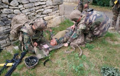 Учения французских легионеров сан.инструкторов 1REG по оказанию доврачебной помощи и эвакуации пострадавшего из под…