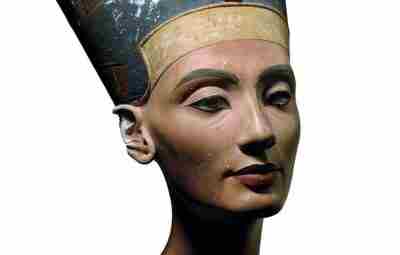 Нефертити — тайна безупречной красоты В ветреной, песчаной и жаркой…