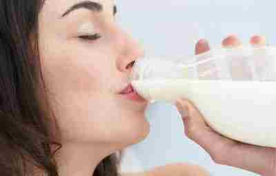 Как молочные продукты влияют на кожу Молоко все чаще считается причиной экзем, прыщей, тусклости…