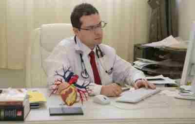 Кардиолог Ярослав Ашихмин: «Хочу поделиться навыками, которые делают врача успешным…». Понятно, что для того…